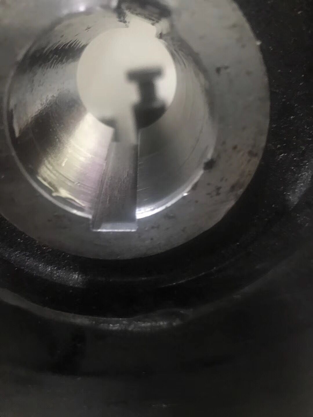 必威betway西汉姆拉床高效实现锥孔键槽加工